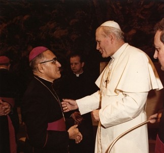 Romero com João Paulo II